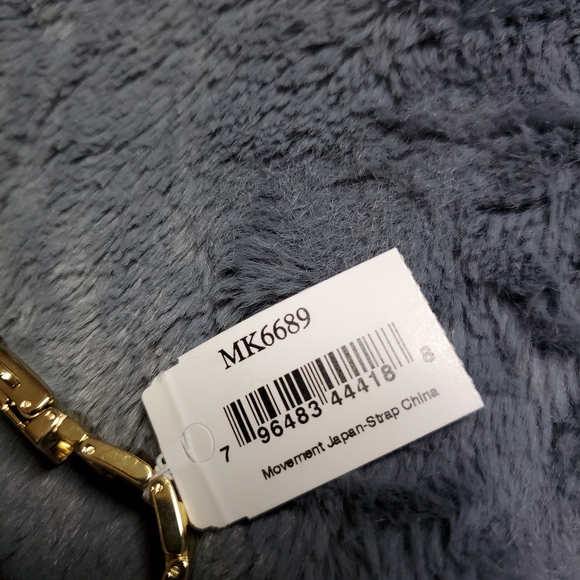 Michael Kors Ladies Watch Gold and Pearl - Picture 10 of 16